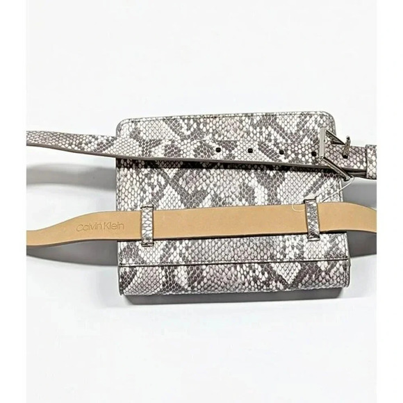 Calvin Klein Wide Flap Embossed Monogram Belt Bag Buckle Size M (MSRP $98) - Picture 5 of 12